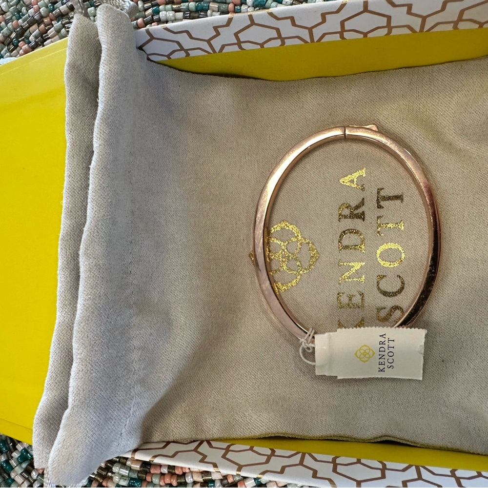 KENDRA SCOTT ZORTE BANGLE BRACELET